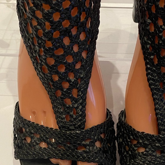 Donald J. Pliner Verona Leather Woven T-Strap Pumps Sandals Size 8.5 Narrow EUC - Picture 4 of 12
